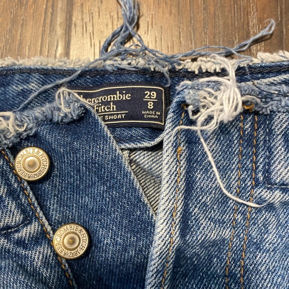 Cute Abercrombie shorts - Picture 3 of 3